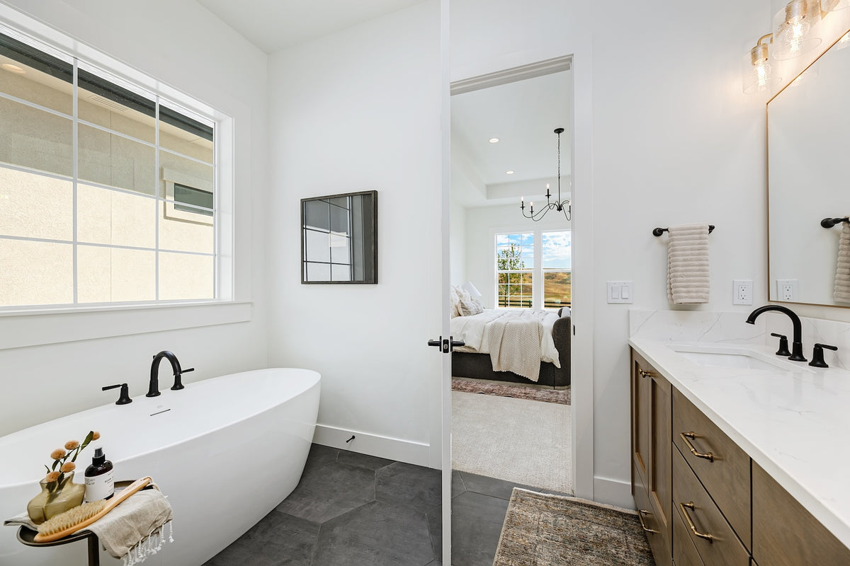 Highland Homes luxury home with spa-like primary bath in Valnova, Eagle, ID